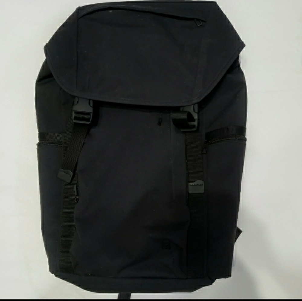 Lululemon Command the Day backpack